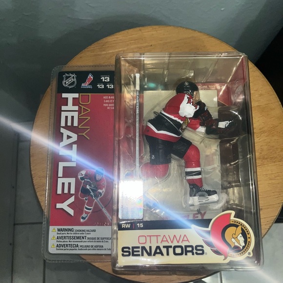 Hockey figure - Picture 2 of 3